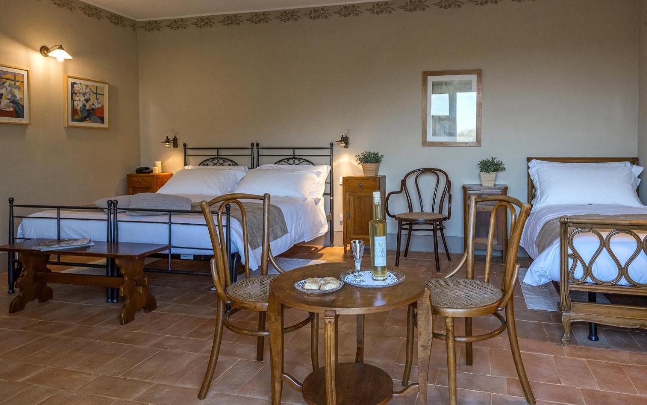 Podere Carceroni Guest House Poggi del Sasso Екстериор снимка