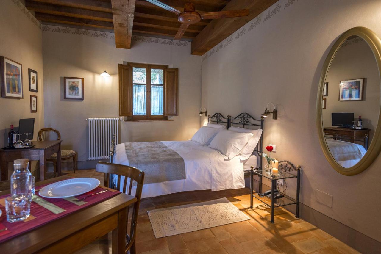 Podere Carceroni Guest House Poggi del Sasso Екстериор снимка