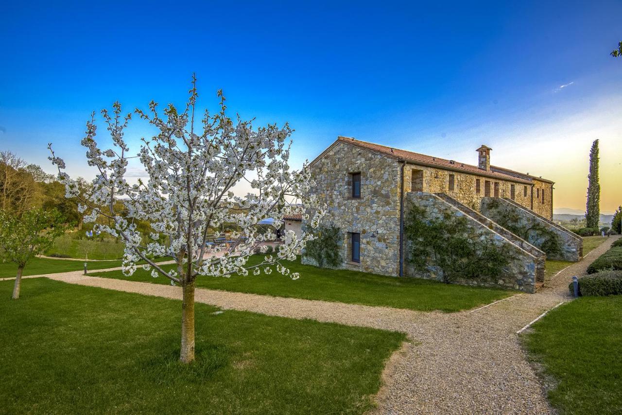 Podere Carceroni Guest House Poggi del Sasso Екстериор снимка