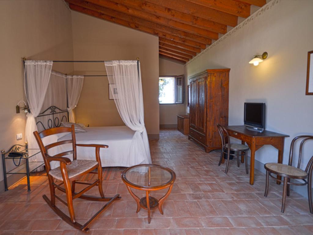 Podere Carceroni Guest House Poggi del Sasso Екстериор снимка