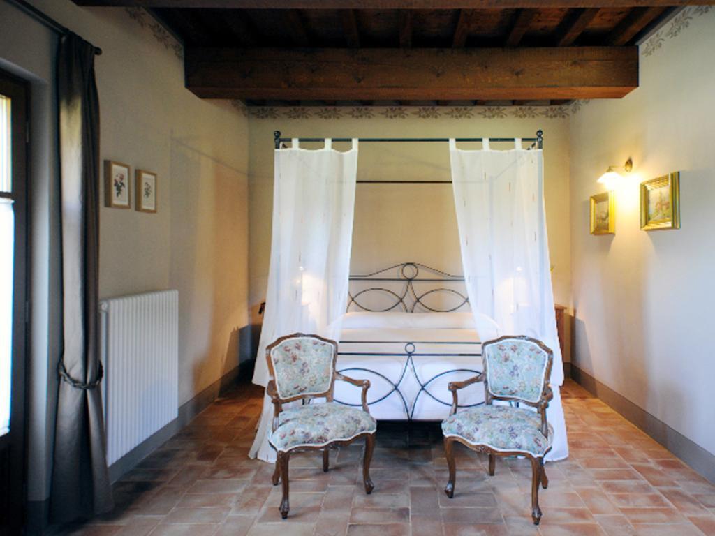 Podere Carceroni Guest House Poggi del Sasso Екстериор снимка