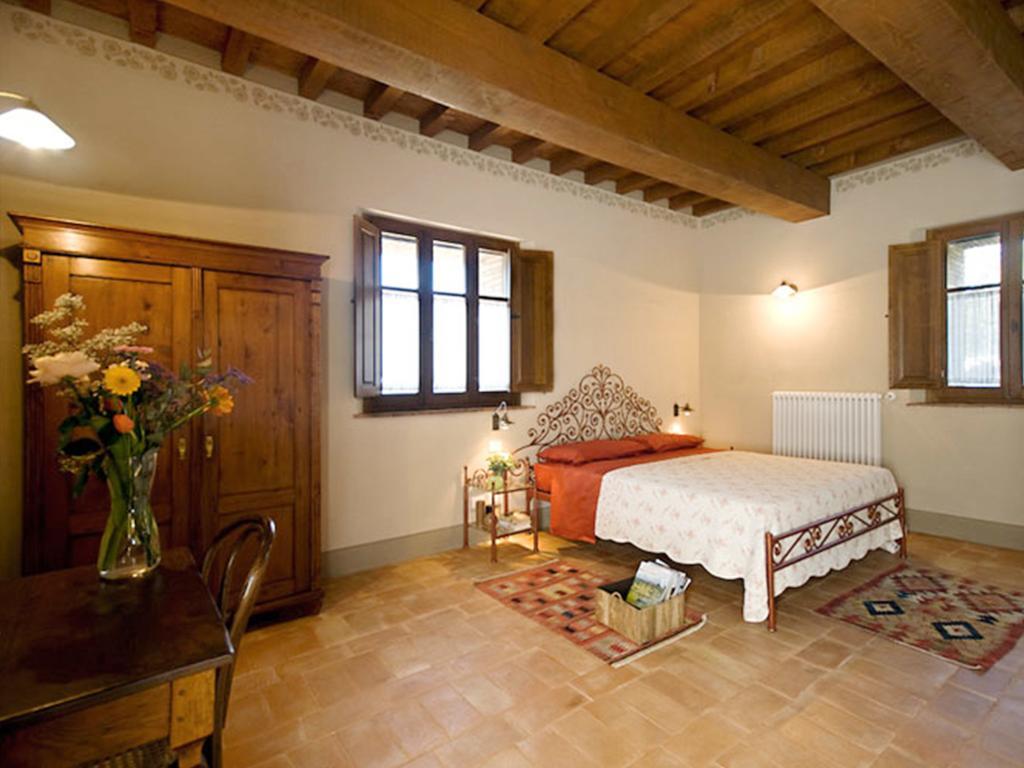 Podere Carceroni Guest House Poggi del Sasso Екстериор снимка