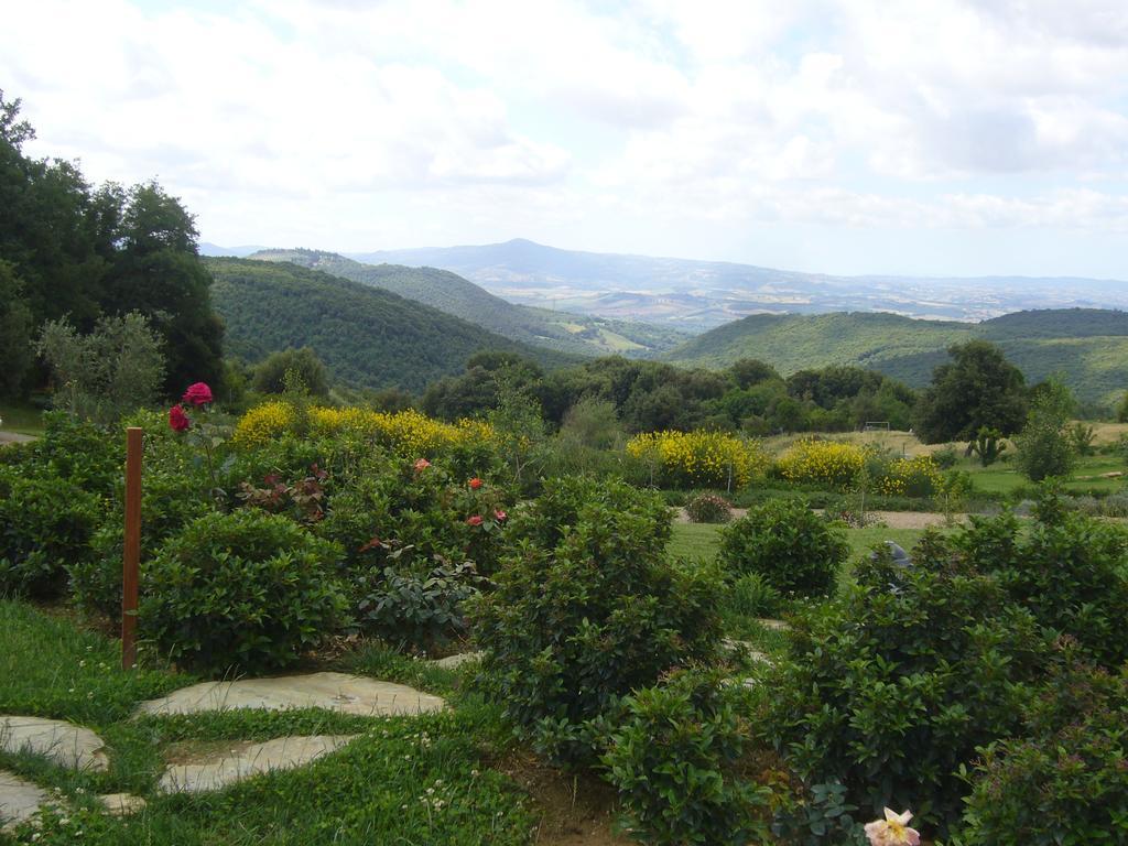 Podere Carceroni Guest House Poggi del Sasso Екстериор снимка